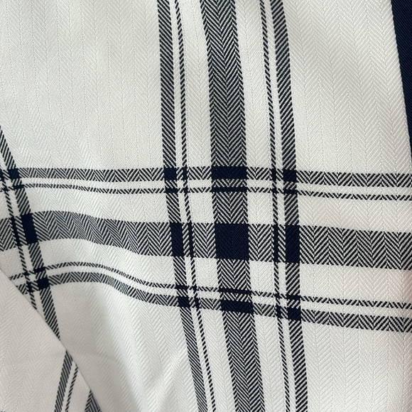 🤍 Plus Size Navy and White Plaid Blazer 🤍 - Picture 2 of 6